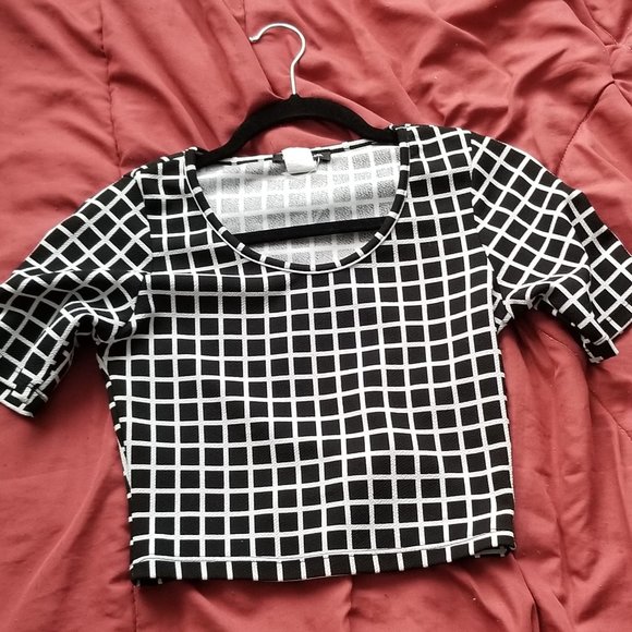 Checkered Crop Top - Picture 2 of 3